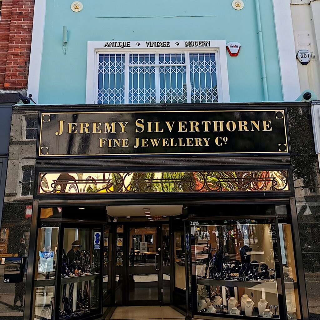 Jeremy Silverthorne Fine Jewellery Co. has a longstanding reputation for dealing in the most beautiful jewellery and silverware.