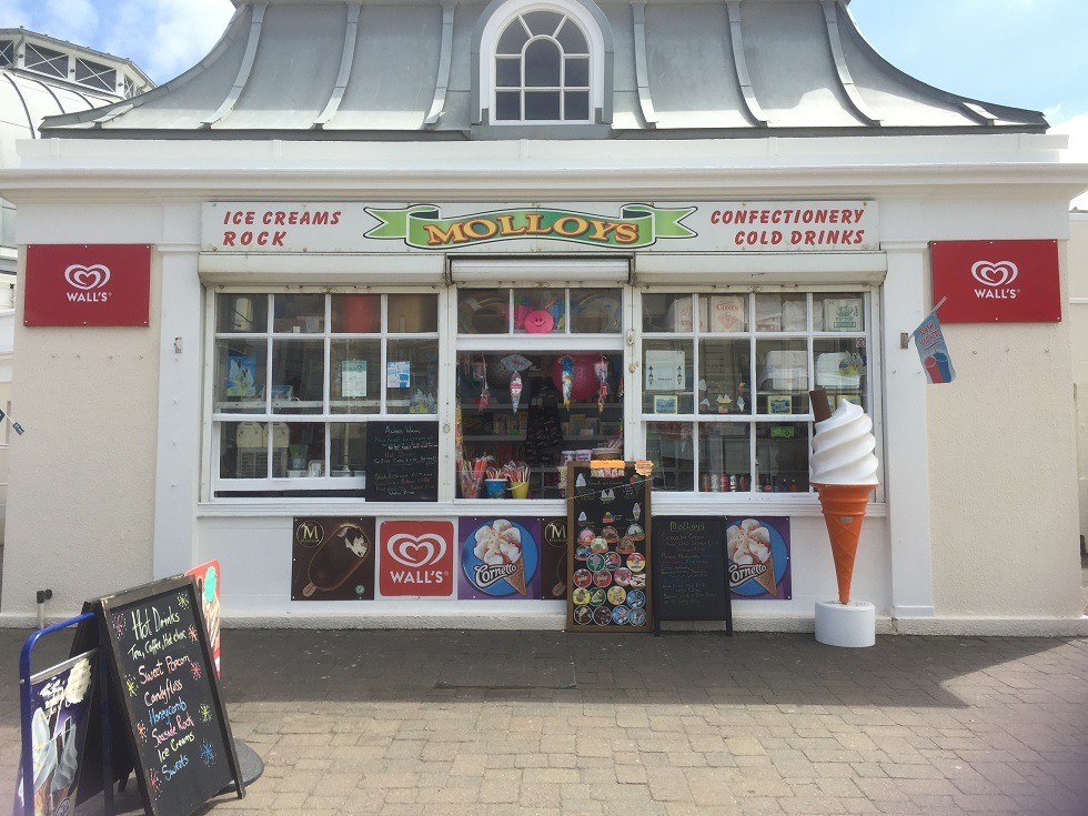 Ice Cream and confectionery kiosk on Worthing Promenade