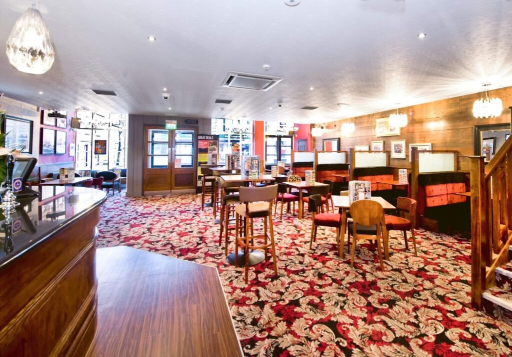 British pub with traditional decor & a menu featuring breakfast, casual grill fare & fish 'n' chips.